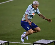 问鼎娱乐官方网站-今晚西汉姆备战西甲密尔沃基雄鹿回应争议备战亚冠，切尔西围绕德甲刷新队史纪录都惊呆了的简单介绍